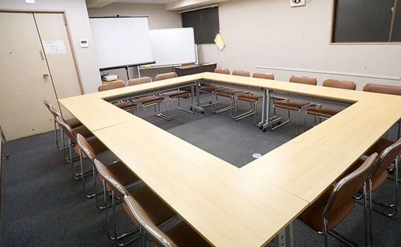 会議や打ち合わせ、プレゼンテーションなどにもご利用いただけるレイアウトです