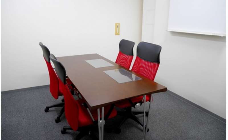 【6階小会議室B】吉祥寺駅徒歩5分！24時間いつでも使えてリーズナブル♫清潔感あふれる会議室  定員6名