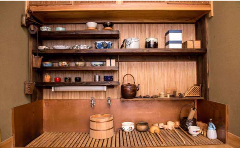 茶道具の貸し出しを行っております（有料）