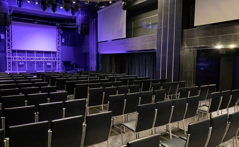 シアター形式　最大150名様