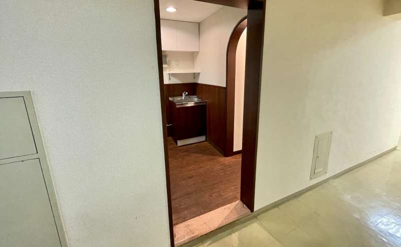 【廊下の真ん中に男女別トイレがございます】 - TIME SHARING 四谷8Cの写真