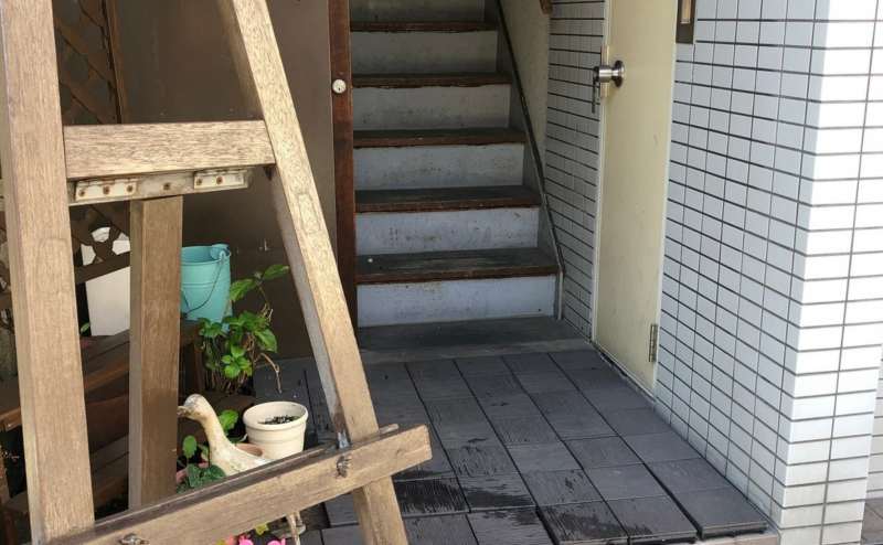 1F入り口にサインボードを置けます。ご利用ください