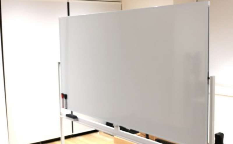 ホワイトボード完備。会議やセミナーにご利用いただけます