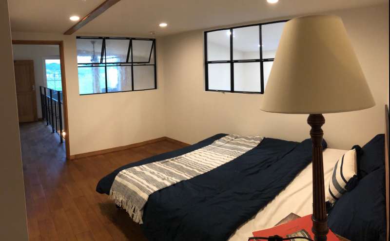 こちらは撮影用のインテリアのため、就寝はできません