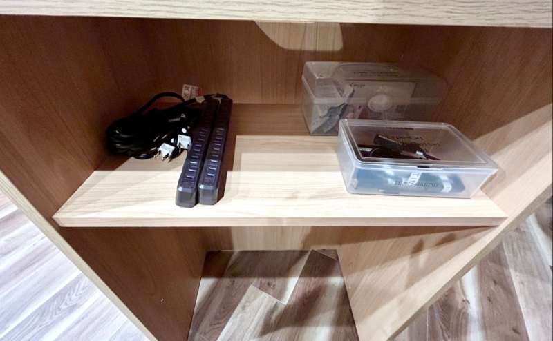 【司会台には延長コードなどの細かい備品を設置しております】 - TIME SHARING 竹橋 廣瀬第2ビル B1Fの写真