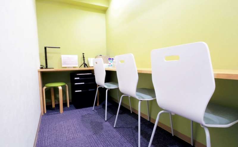 【品川駅港南口徒歩3分】駅近 アクセス抜群の会議室 完全個室 最大3名 少人数向け 高速Wi-Fi無料/WEB会議 セミナー テレワーク 会議 打ち合わせ 商談 美容サロン【みらいスペース品川港南口】