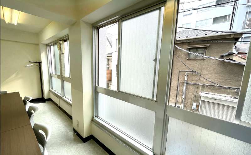 【窓を開けて換気可能です】 - TIME SHARING 秋葉原 和泉ビル201の写真