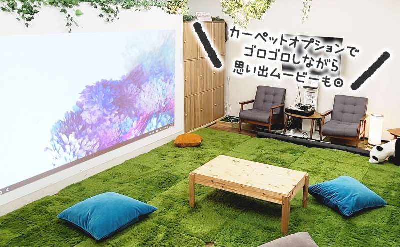 サイドには一面のホワイトボード。プロジェクター画面を映し出したり、メッセージやセミナーでの書き込みも◎