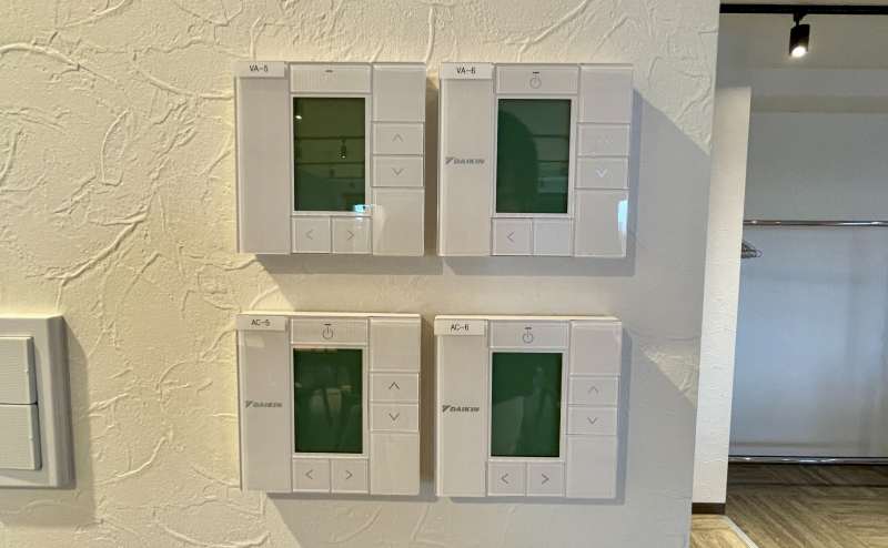 【空調は室内に全部で4つあるので、細かく室温調整が可能です】 - TIME SHARING 新宿御苑前 壱丁目参番館8Bの写真