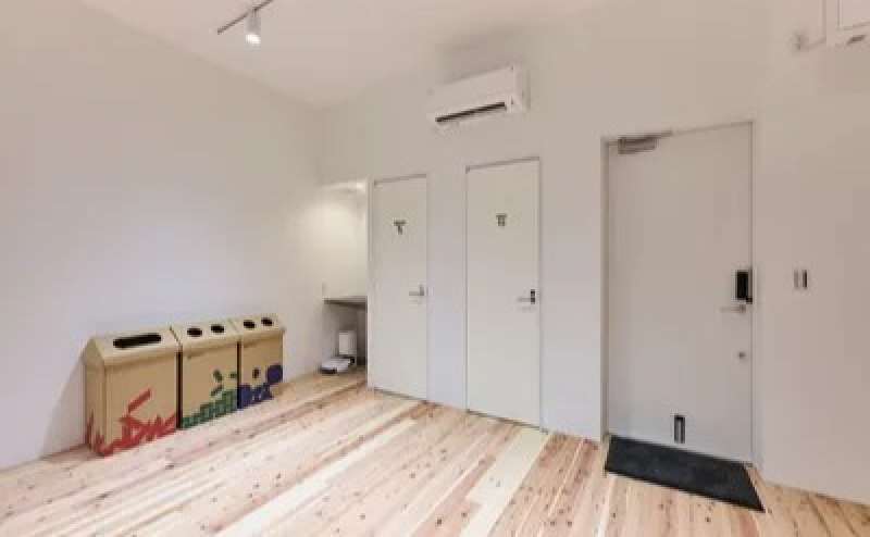 白を基調としたナチュラルテイストのスペース。新築で室内はキレイです。写真や動画の撮影にもご利用いただけます