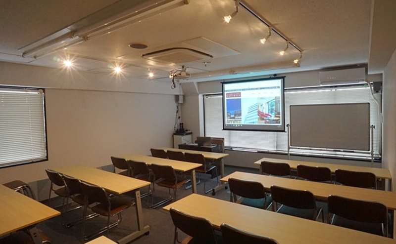 プロジェクター、スクリーン無料完備。上映会や試写会の他、プレゼンテーションやセミナーに便利です