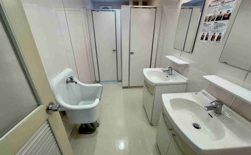 【女性トイレ（個室×2）】 - TIME SHARING 新宿7Aの写真