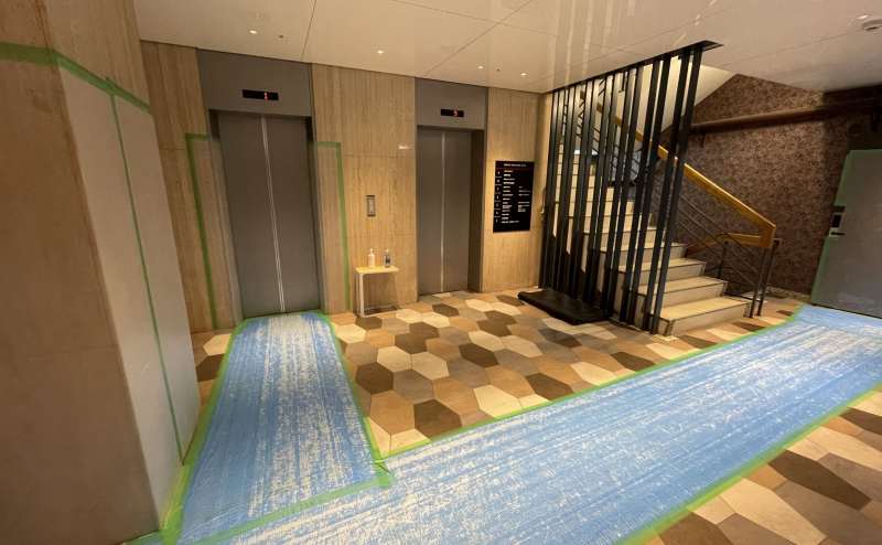 【1階エレベーターホール⇒７階にお上がりください】