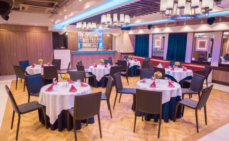 レンタルスペース 【グレースバリ～アロナ～新宿本店】新宿駅徒歩5分！120インチスクリーン （イベント・ライブ・セミナー・会議利用から飲食パーティーまで対応）