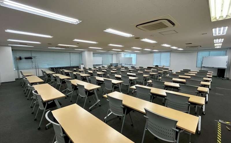 【プロジェクターやマイク類は有料備品のためオプションよりお申込みください。】