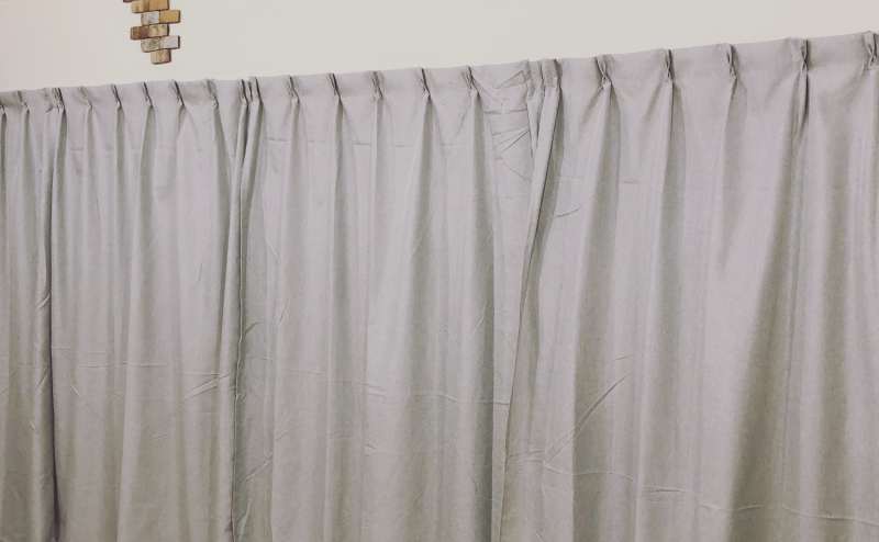 鏡はカーテンで隠すこともできます