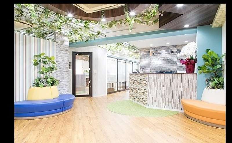 【神田駅徒歩2分】コワーキングスペースの8名様用会議室