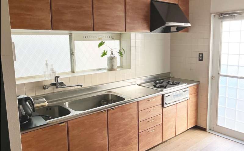 キッチンを使って料理なども出来ます。（キッチンはオプションより申し込みください）