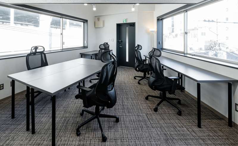 駅近で使いやすいスペースです。イベントや研修会、セミナーはもちろんパーティーや写真撮影などにも