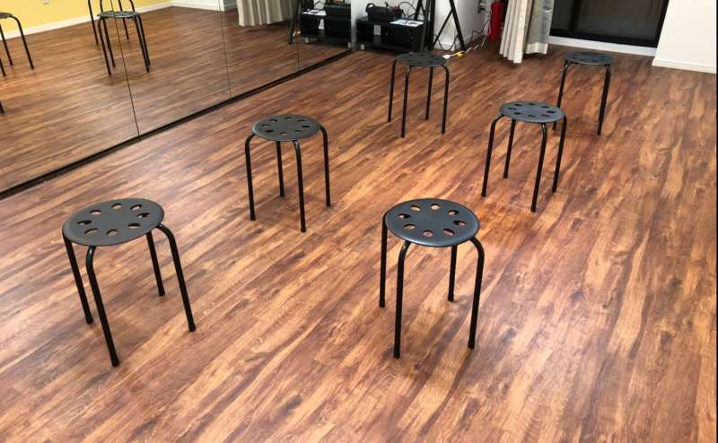 無料貸し出し丸イス6脚