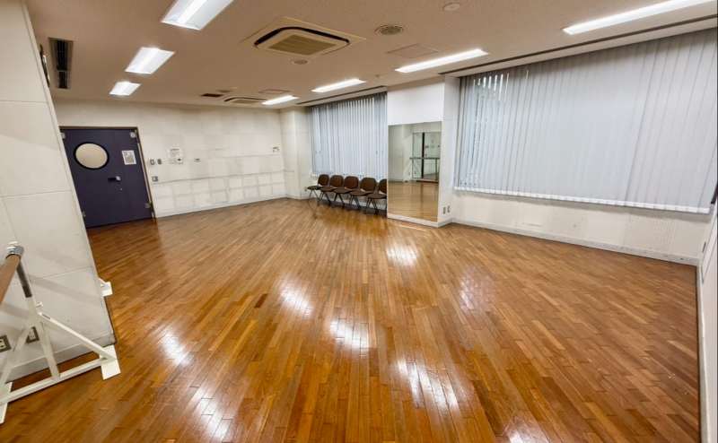 【土足厳禁のため靴を履き替えてご利用ください。】