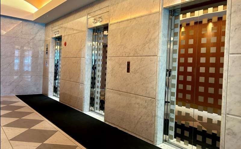 【エレベーターで4階までお上がりください】