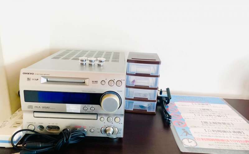 iphone,ipod接続可能デッキ。専用コードは隣のミニ棚に入っています★