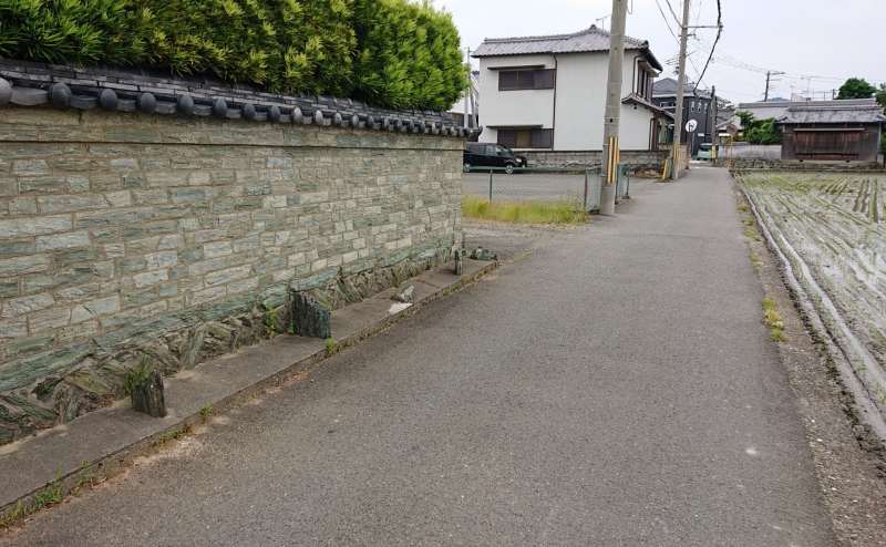 前面道路に面する塀