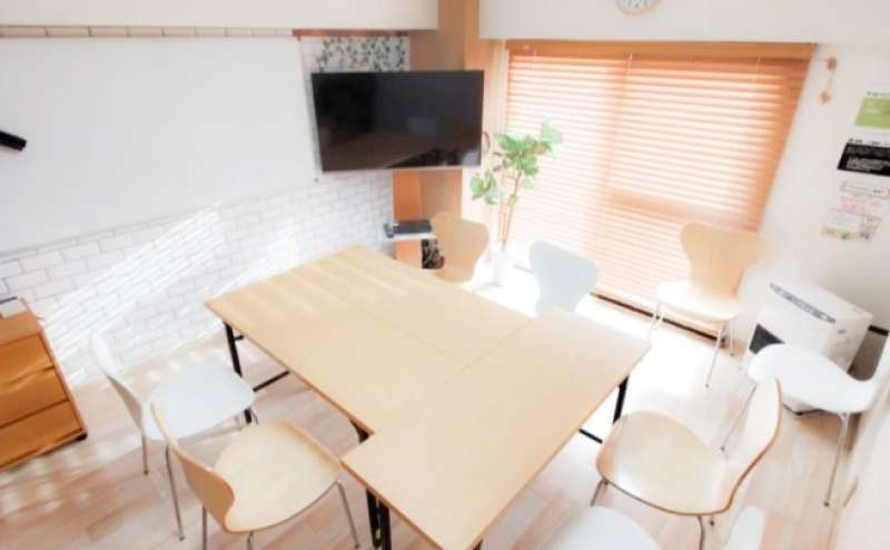 【naturoom -創成イースト-】狸小路商店街からまっすぐ徒歩２分！ナチュラルテイストなお部屋でゆったりしたいセミナーやワークショップ、クリエイティブな会議に最適