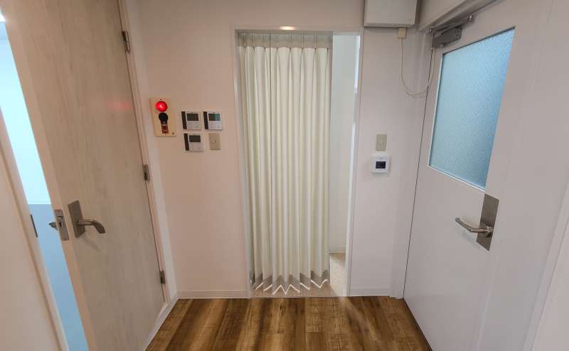 お部屋内に更衣室がございます。