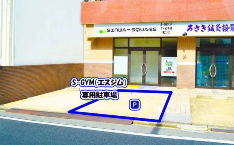 無料駐車場一台分ございます。オプションからご予約ください