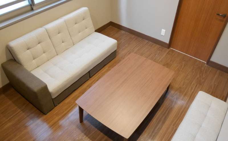 こじんまりと。ゆったりソファーでくつろぎ空間