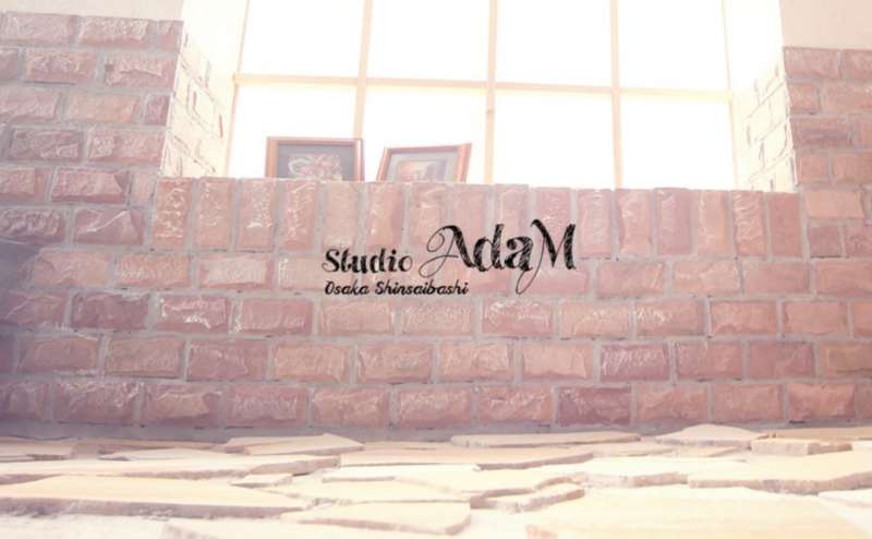 足元もレンガになっており外にいるような印象を与えます