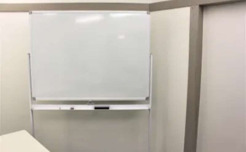 ホワイトボードも無料でご利用いただけます。駅近会議室で各種教室やレッスンはいかがでしょうか