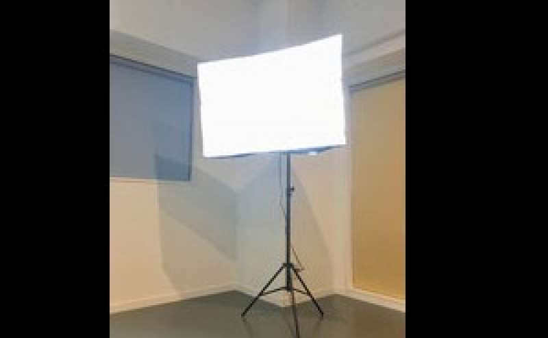 写真撮影用照明器具完備。個人やグループでの写真撮影やロケに。明るいお部屋でSNS映えする写真を
