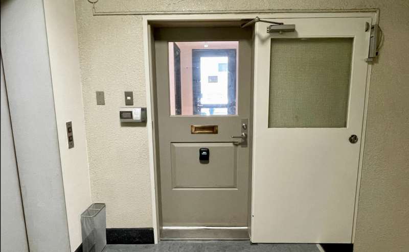 【エレベーターで4階まで上がると、すぐ左に共通扉があります】 - TIME SHARING 六本木 第6DMJビル 4Dの写真