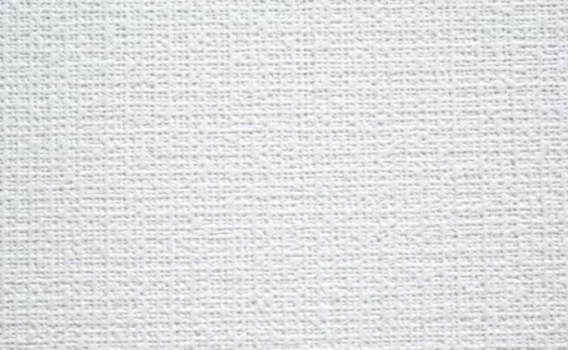 壁面クロス。作品が映える白い壁面は約22mございます