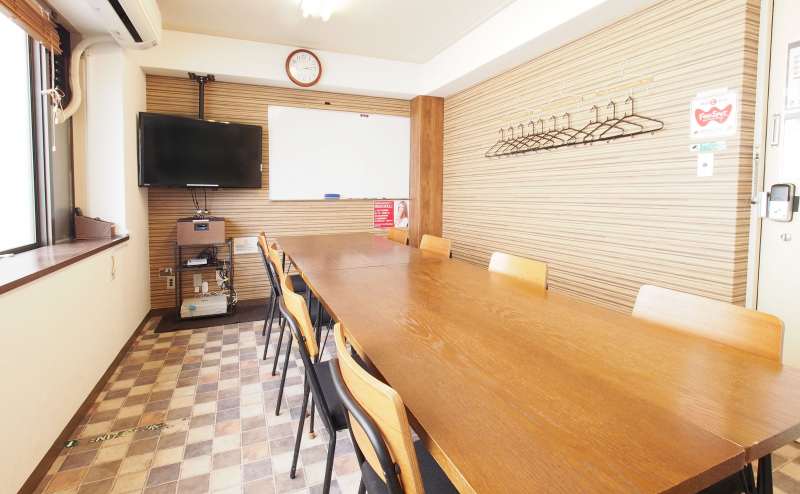 スタンダードな会議用レイアウト。ご利用後はこのレイアウトにお戻し下さい。