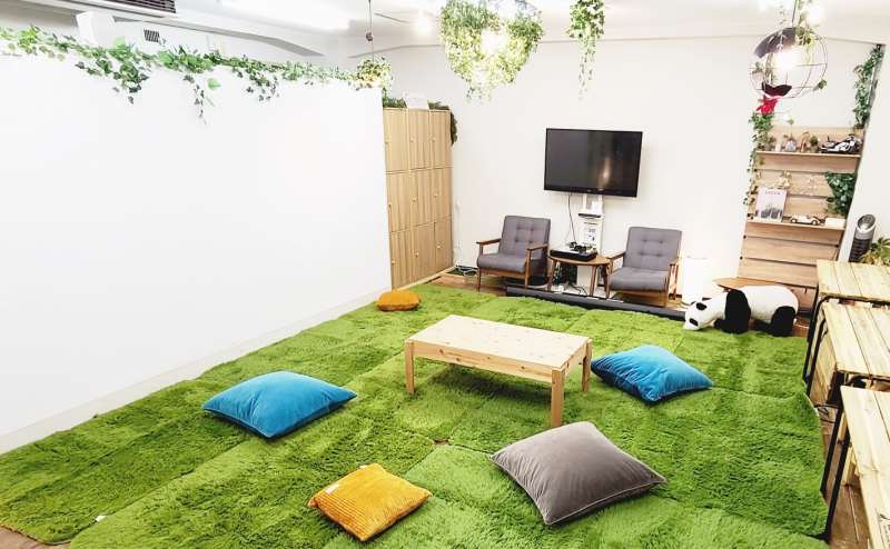 オプションでカーペットに変更できます！ 靴を脱いでリラックスしたいパーティー・イベントにはカーペットを敷いてゴロゴロくつろいでみては♪