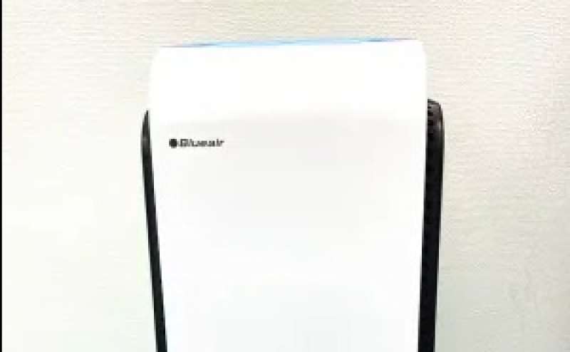 スエーデン製の高性能空気清浄機を設置いたしました。窓もあり換気もできます