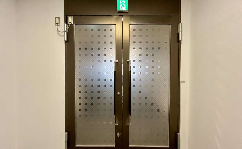 【オートロックのため、一時退出時は必ずカードキーをお持ちください】