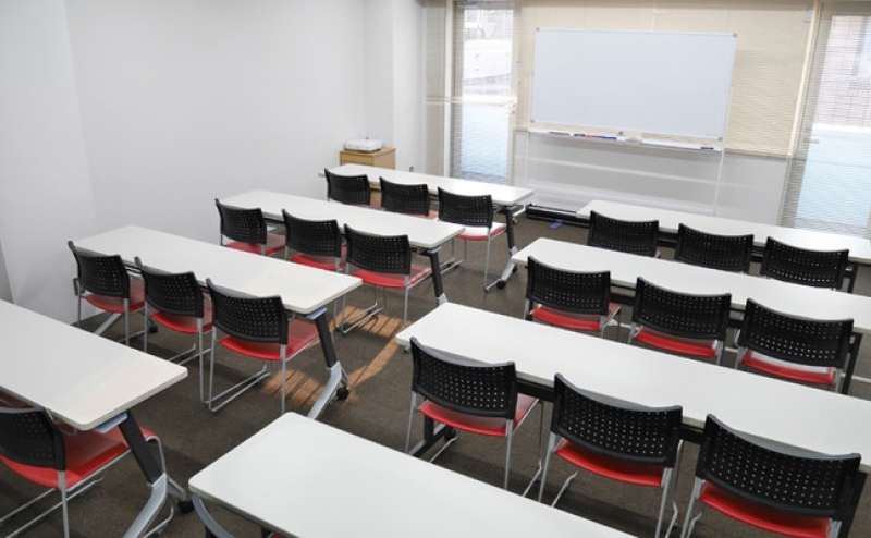 レンタルスペース 【中会議室】市ヶ谷駅から外堀通り沿い徒歩３分！エリア内でどこよりもリーズナブル！ 大人気スペースです