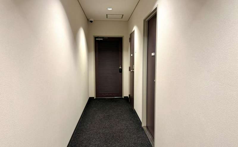 【共用部４（通路先の右側奥にある部屋が和室です。）】