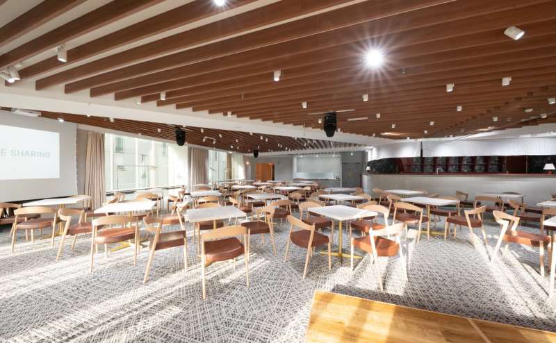 【メインフロア】