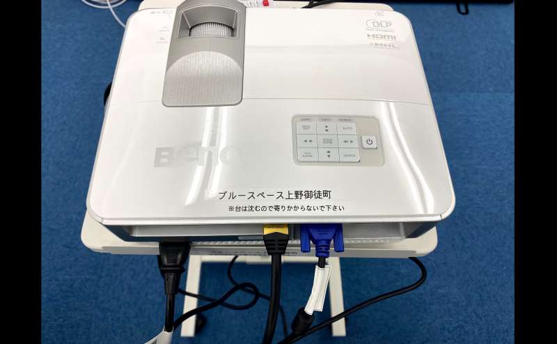 BenQ DLP WXGA短焦点プロジェクター MW632ST ビジネス向けのためパワポ利用最適 ・3,200ルーメン高輝度 ・高コントラスト13,000:1 でメリハリのある引き締まった画質を提供