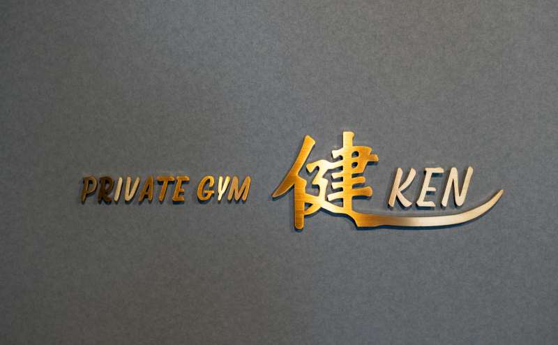 壁ロゴ（店内）