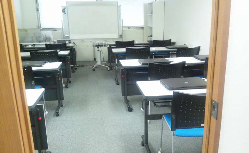 サポートスタッフ常駐で安心　 PCご用意可能な貸会議/PC研修室　イーエデュケーションズ