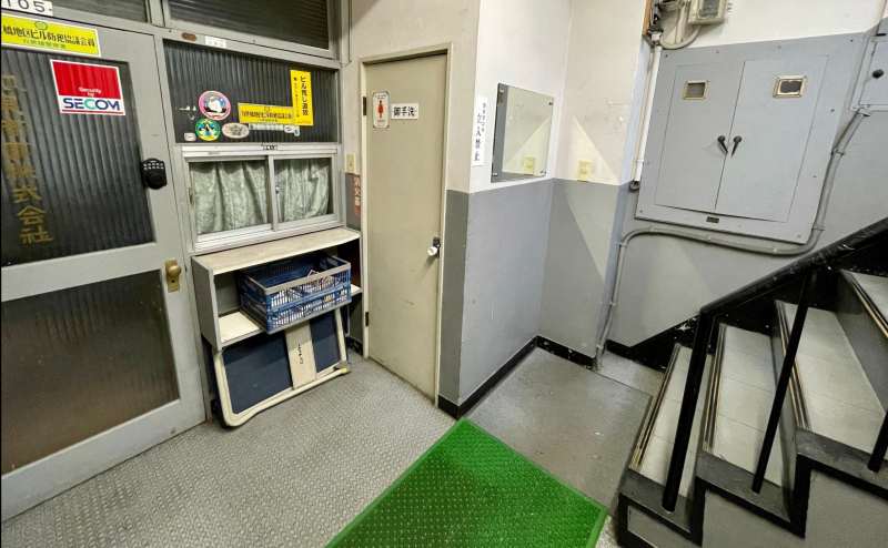 【ビル入口から入ってすぐ右の階段で２階へお上がりください】 - TIME SHARING 秋葉原 和泉ビル205の写真