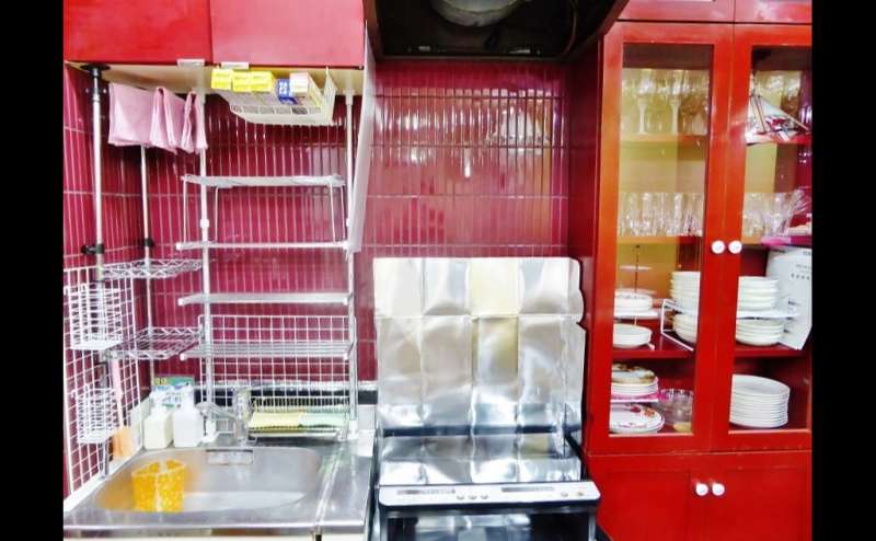 必要なものがすべてそろった広いキッチン。　調味料、食材を用意するだけ