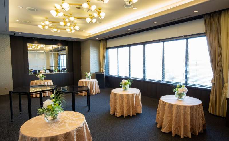 明るく柔らかな自然光でアットホームな会にもご利用ください